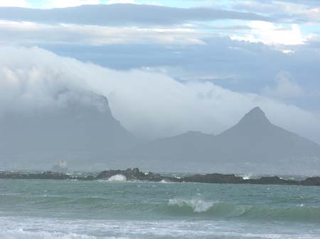 Der Tafelberg mit Wasser Fotos